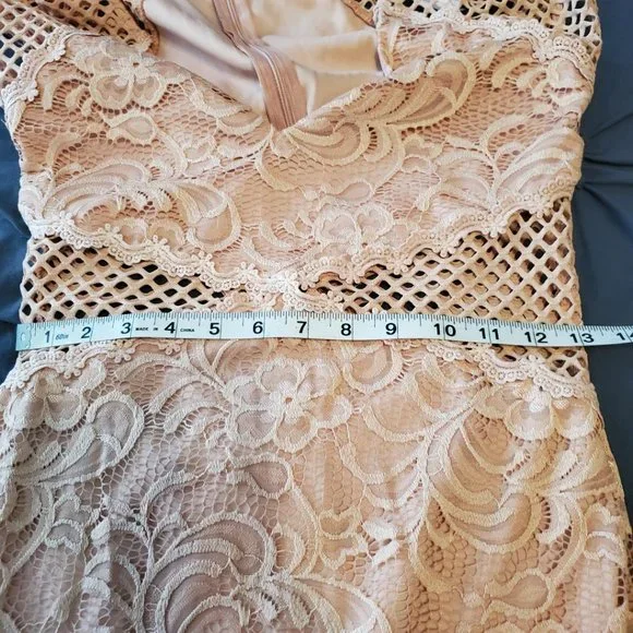 AX Paris Women’s blush v-neck mesh lace bodycon midi dress - Picture 3 of 9